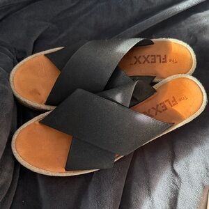 THE FLEXX Black Crisscross Slide Sandals